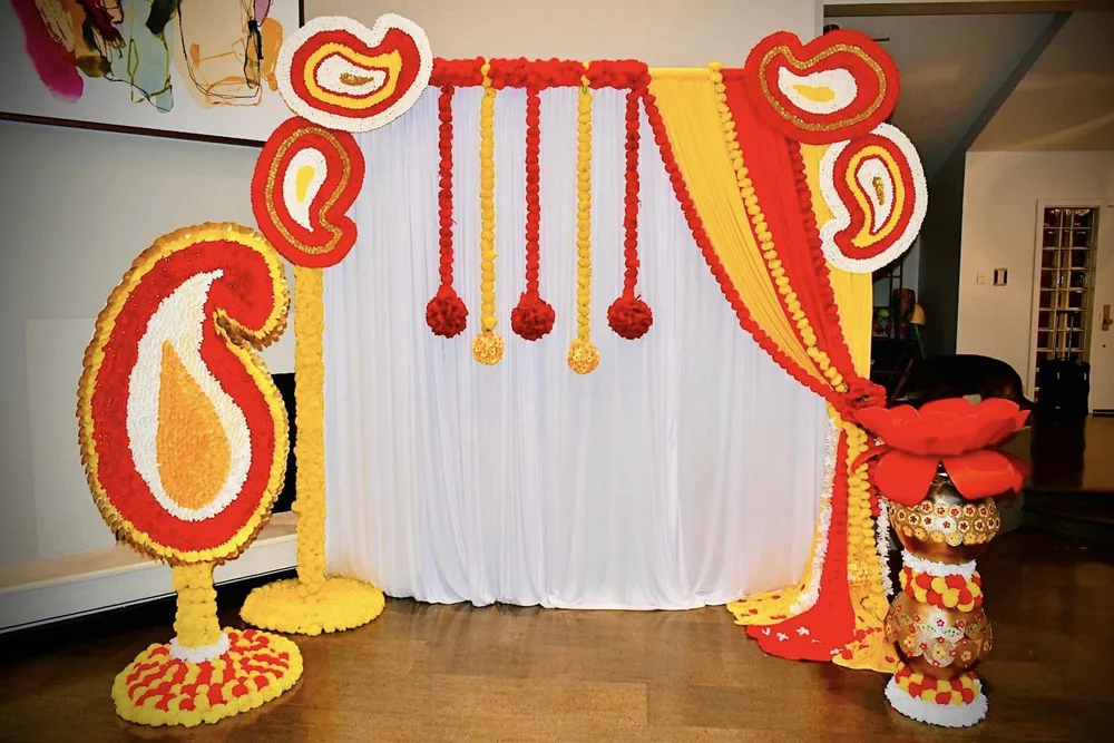 Housewarming Traditional Decor